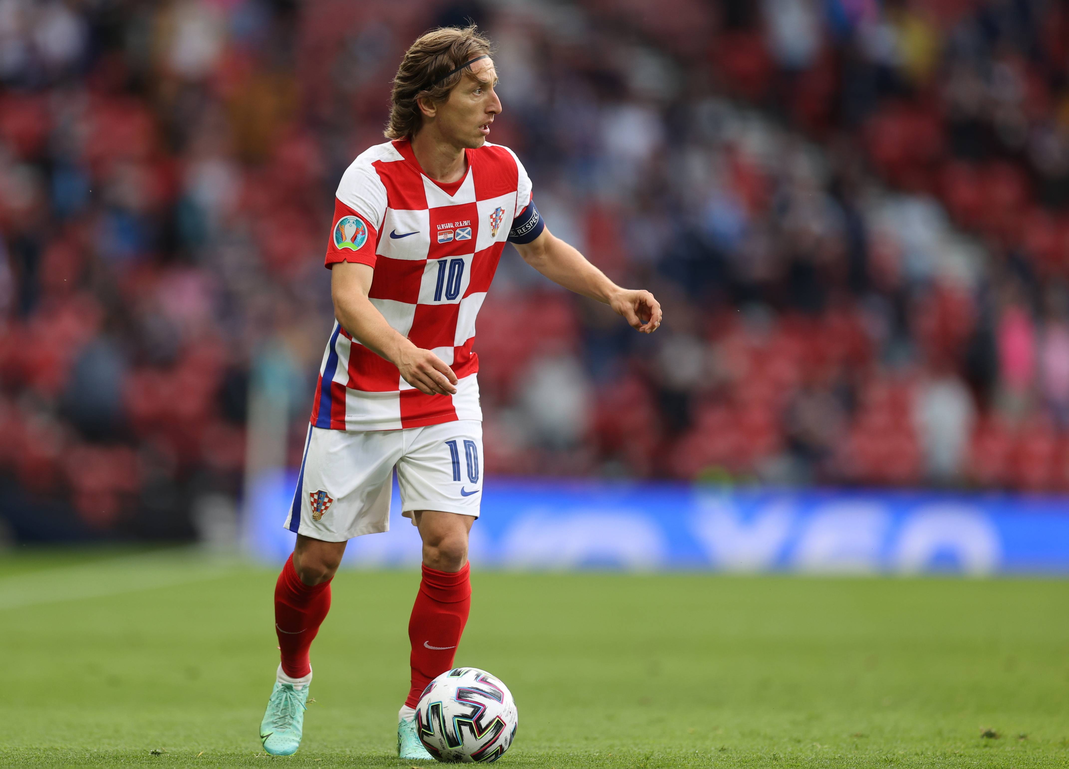 晚邮报：孔蒂向球队发表了一小时讲话，要求球员立即拿出状态