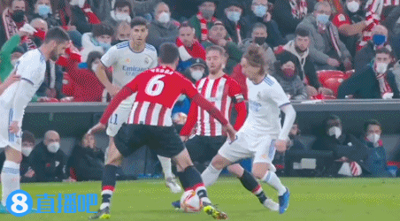 简直令人叹为观止，11年前的今天，拉姆塞打进了欧冠历史上最伟大的进球之一