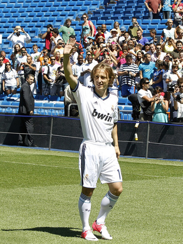 热议海港平柔佛：十分狼狈且侥幸；陈威出色全队血性