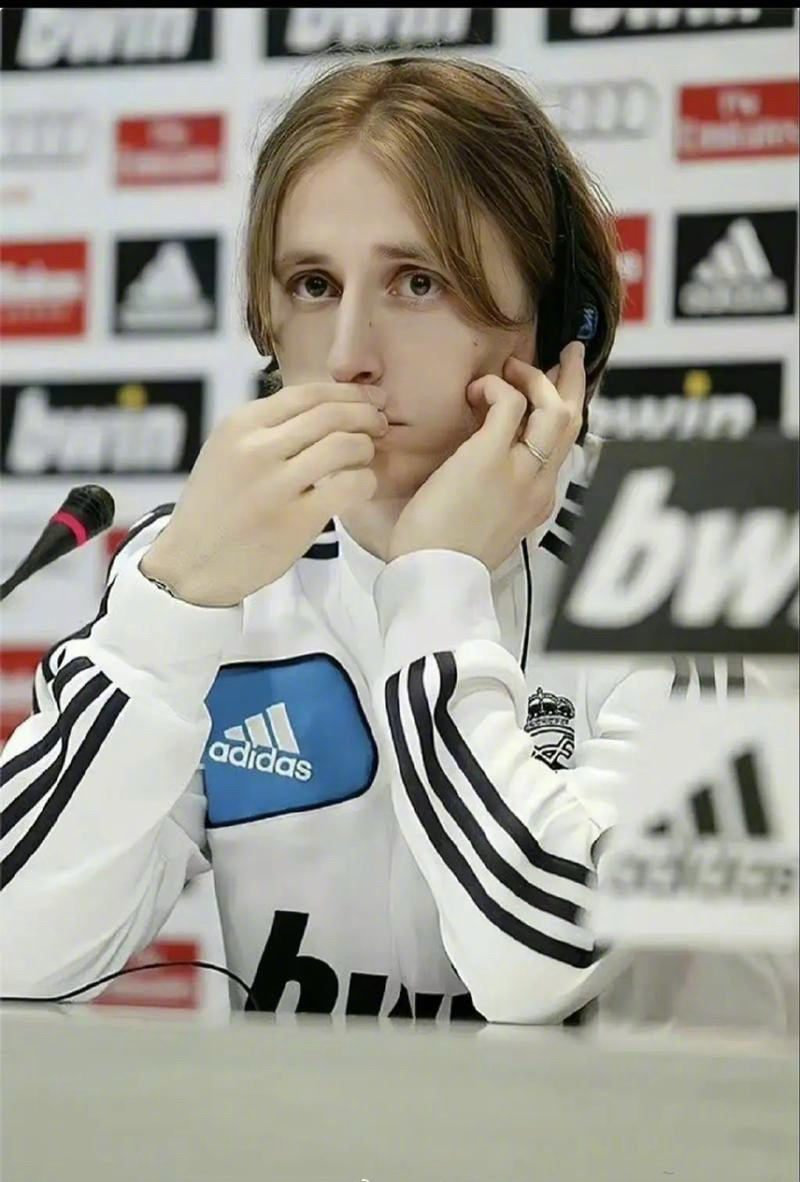 福布斯穿7号替补登场，是马丁内斯执教后第14位完成首秀球员