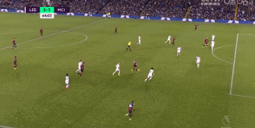 玉昆外援奥斯卡在老家开车时车辆突然起火，好在人没事