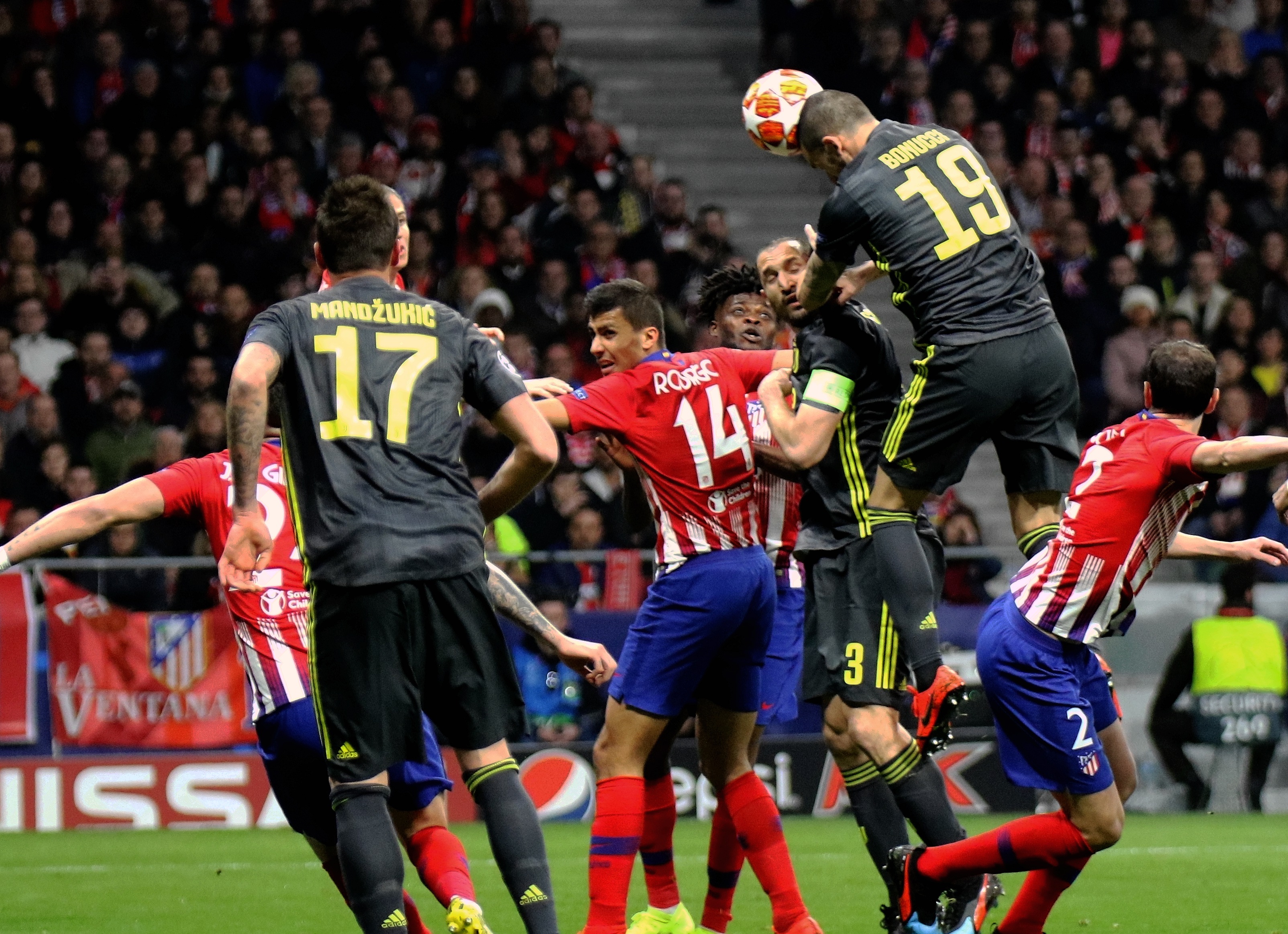 篮球勇士明星球员连续三场20+得分