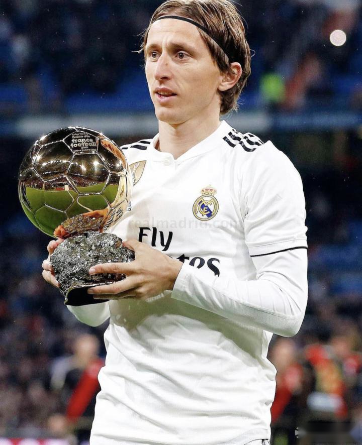 德媒：磁卡需大幅降薪才可能续约，队里已有他的接班人比朔夫