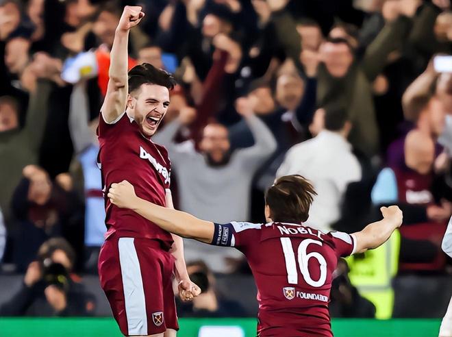 世体：阿隆索回归获利物浦球迷热烈欢迎，阿诺德却遭嘘声相待